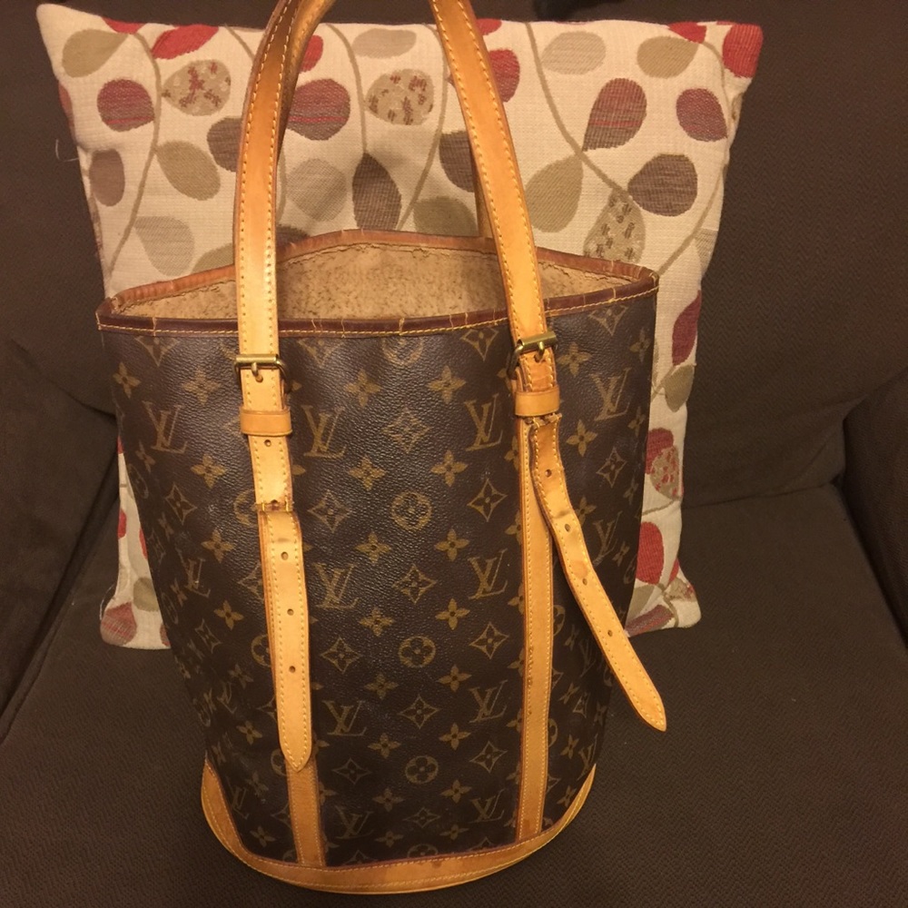 Authentic LV Bucket GM